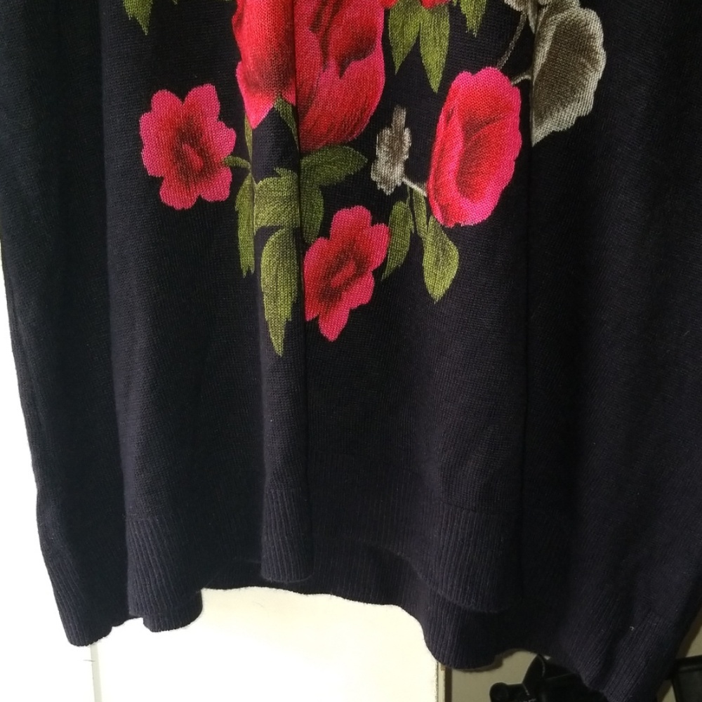 Flower blouse - Picture 3 of 3